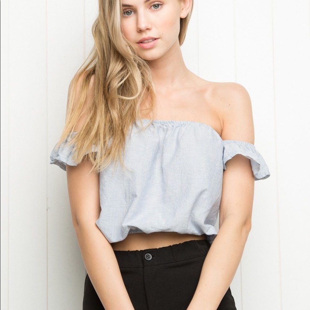 Brandy Melville off the shoulder seer sucker top